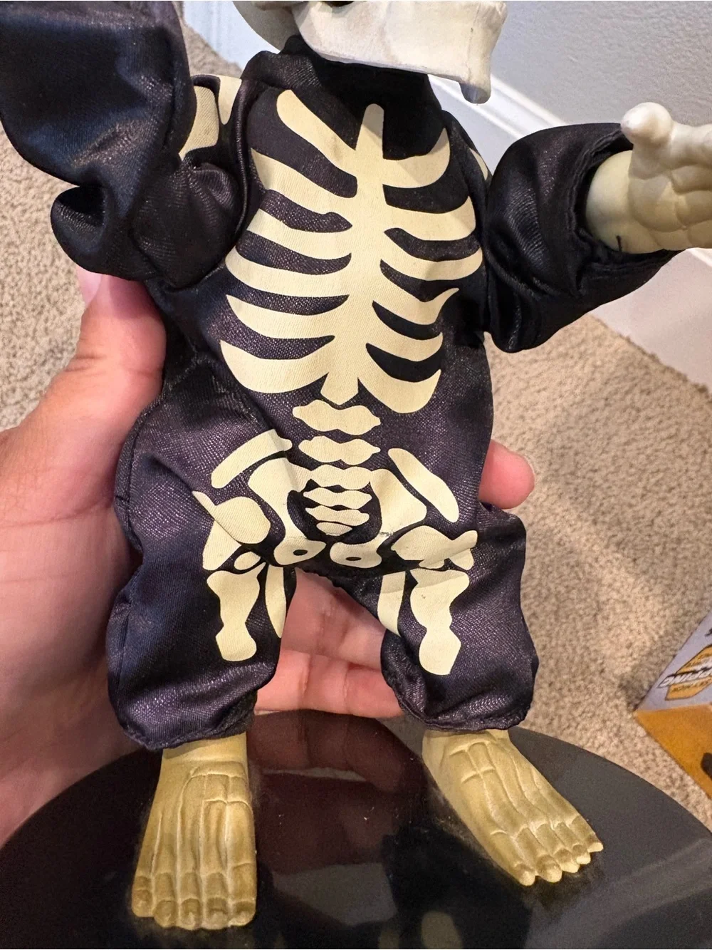 Gemmy Grave Raver Livin La Vida Loca animated dancing skeleton Sings/no movement